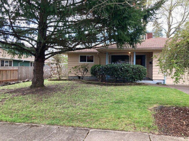 Building Photo - Charming NW Corvallis Gem: Find Comfort & ...