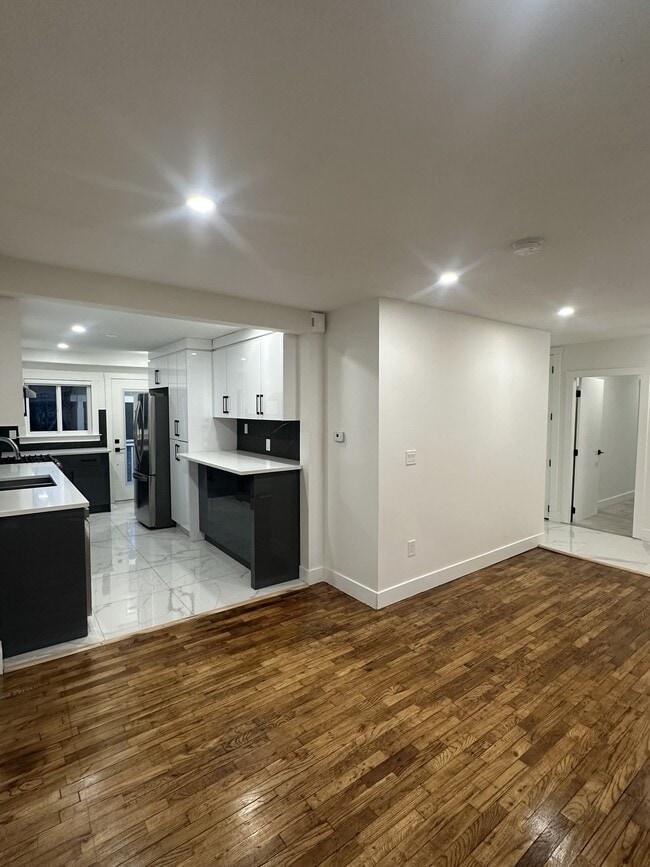 Building Photo - 24765 Halnor Ave