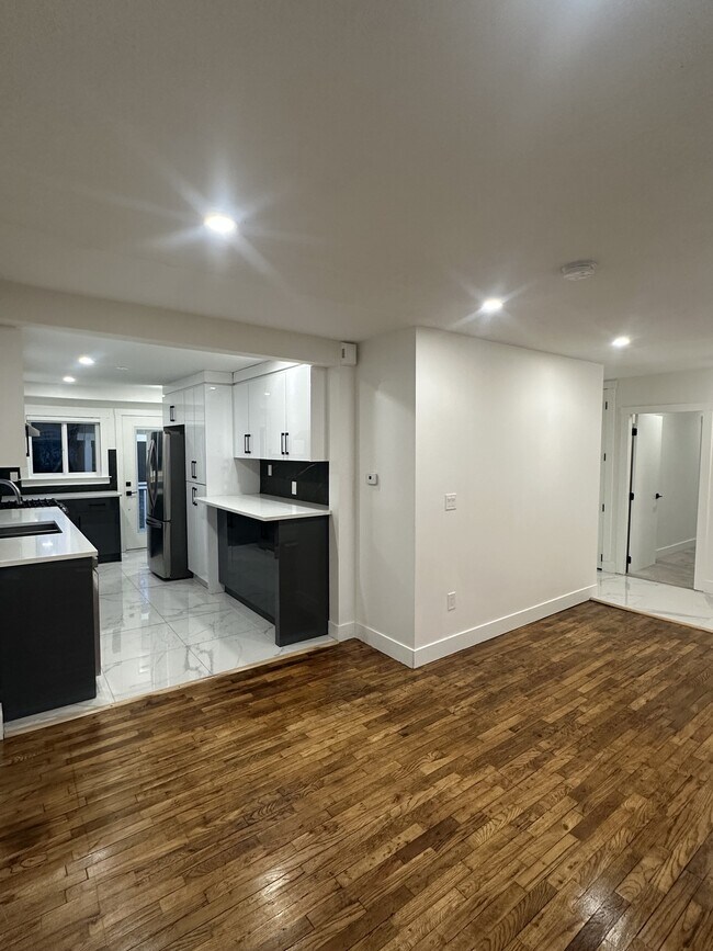 Photo du bâtiment - 24765 Halnor Ave