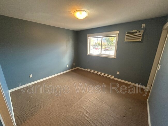 Photo du bâtiment - 124-124 Mills Rd