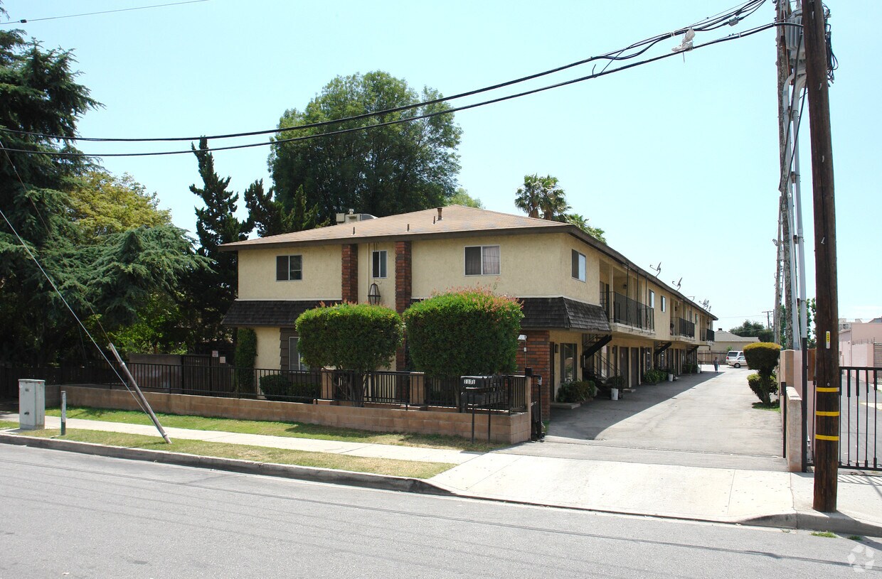 Primary Photo - 1131 S Alta Vista Ave