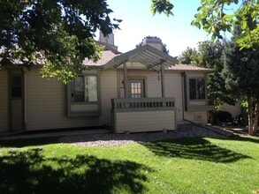 Building Photo - 932 Azure Cir