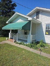 Building Photo - 126 N Oak Ave