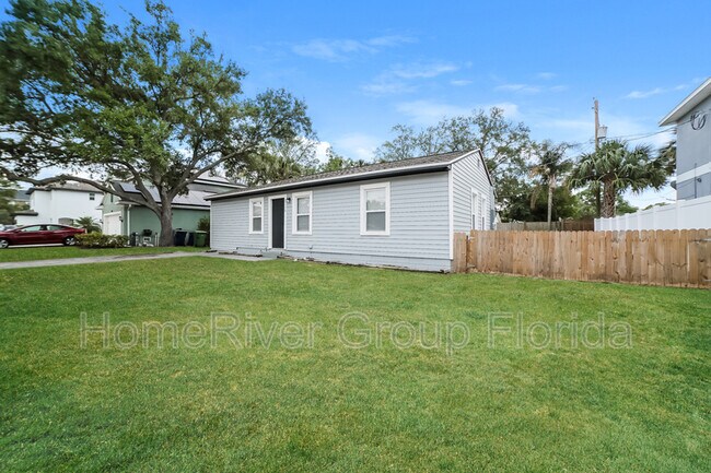 Building Photo - 3110 W Hartnett Ave