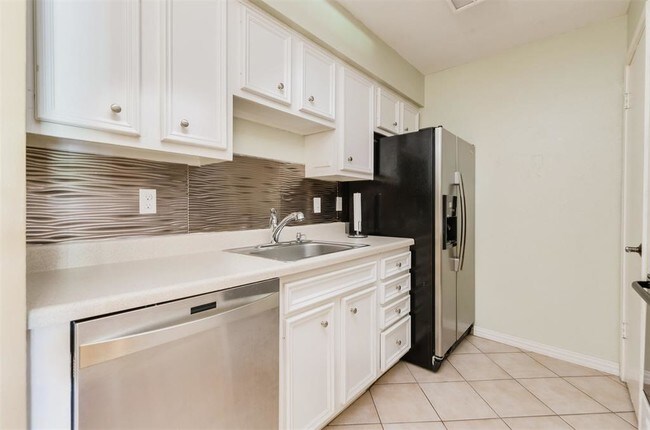 Building Photo - 2125 Augusta Dr