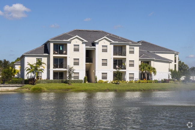 Building Photo - Evergreen Estero