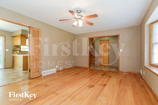 Foto del edificio - 7915 Elm Ave