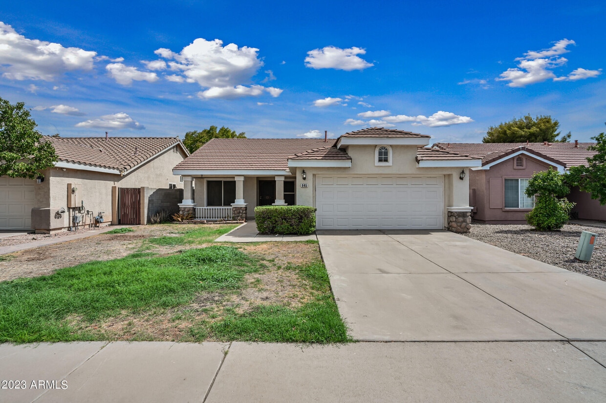 Primary Photo - 945 W Hudson Way