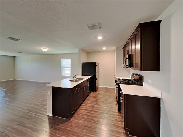 Building Photo - 401 Falling Star Dr