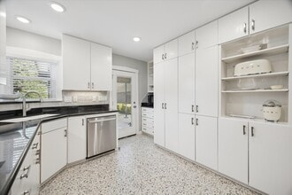 Building Photo - 2420 Nottingham St