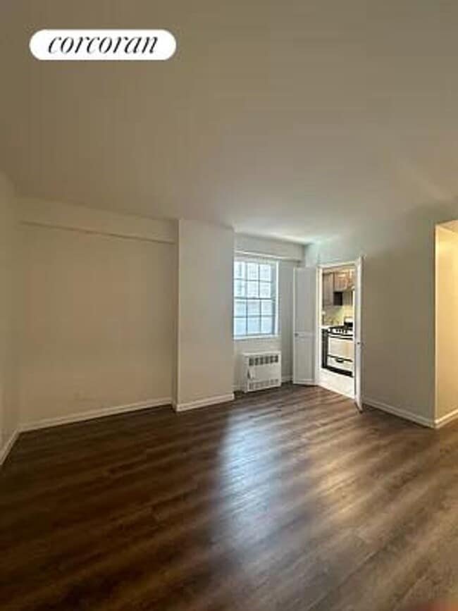 Building Photo - 245 E 35th St