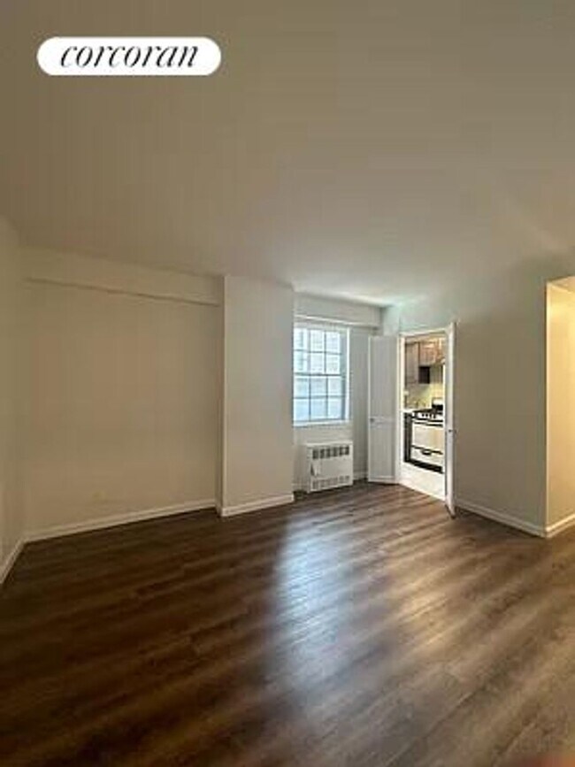 Foto del edificio - 245 E 35th St