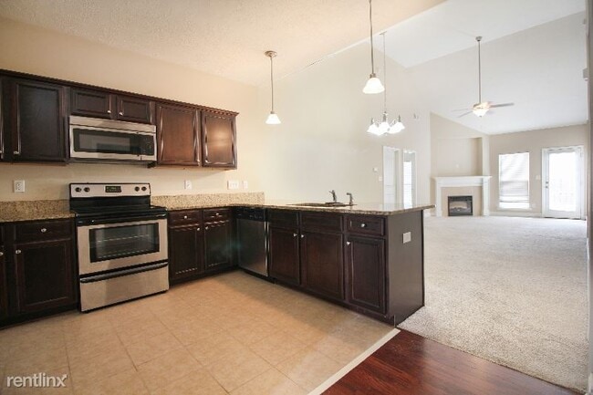 Building Photo - 3 br, 2 bath Townhome - 355 High meadows