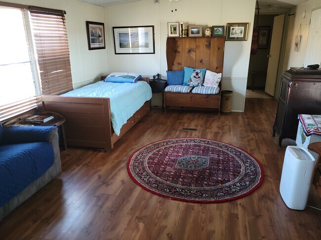 Foto del edificio - 135 Fowler Ln