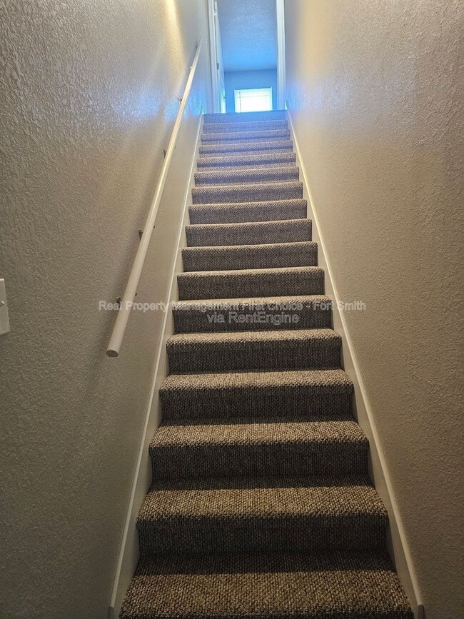 Foto del edificio - 2124 Ingalls Ln