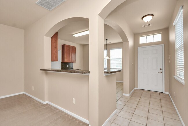 Foto del edificio - 4047 Mossy Spring Ln