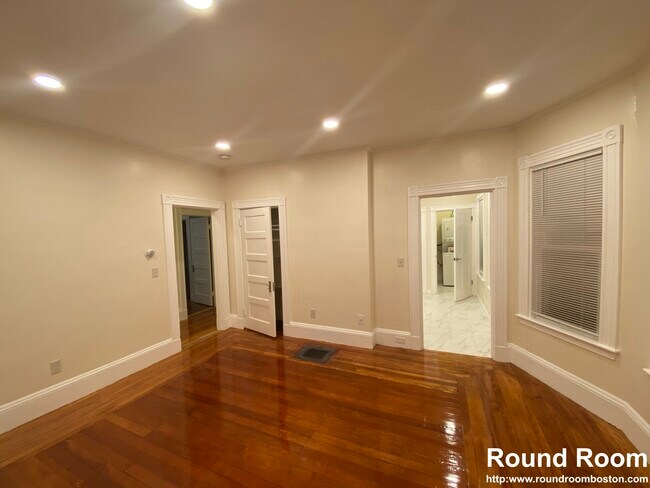 Building Photo - 31 Mansfield St