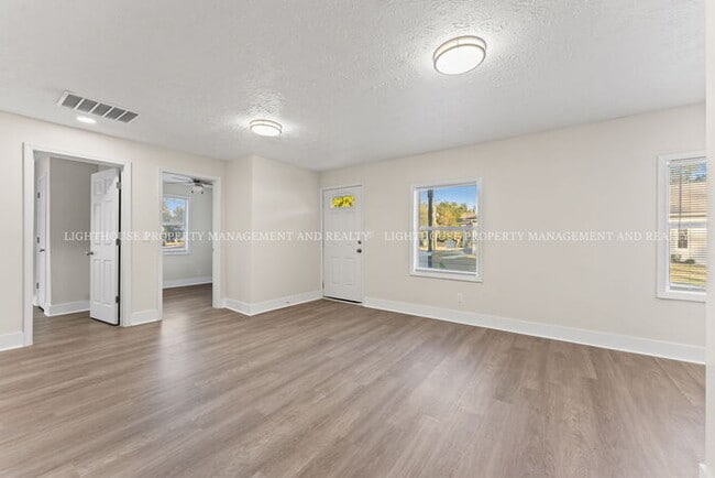 Building Photo - Beautifully Renovated 3 Bedroom Home on a Corner Lot!