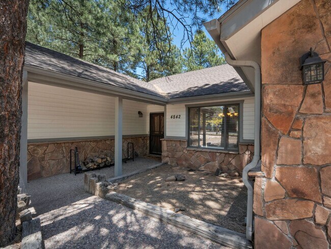 Building Photo - Gorgeous Furnished Country Club Rental