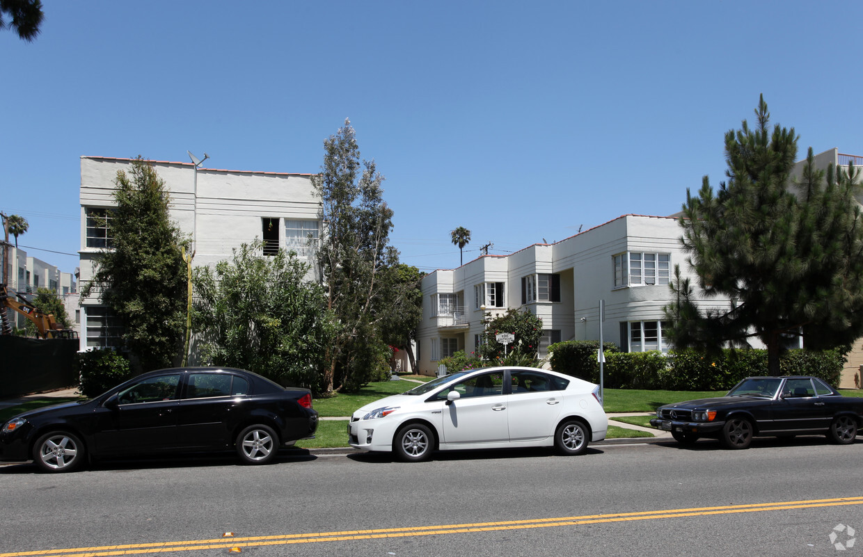 Primary Photo - Voss Apartments