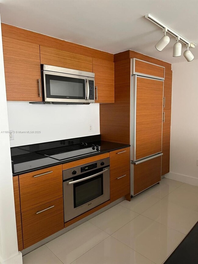 Building Photo - 50 Biscayne Blvd