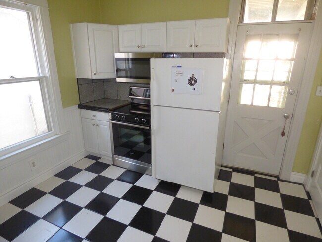 Building Photo - $0 DEPOSIT OPTION. DENVER SQUARE HOME! UPT...
