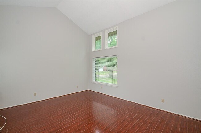 Building Photo - 12323 Braesridge Dr