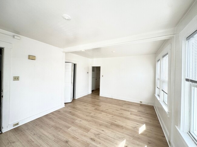 Building Photo - 304 Elizabeth Ave