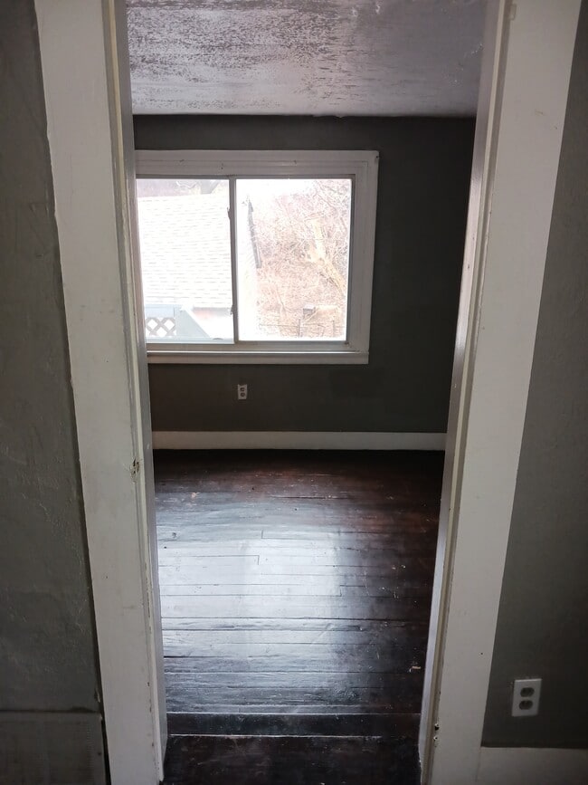 Building Photo - 209 W Miller Ave