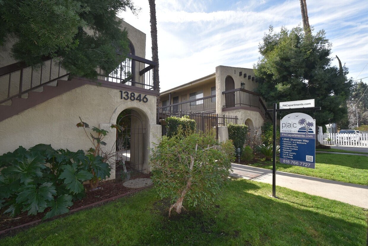 Foto principal - 13846 Sherman Way