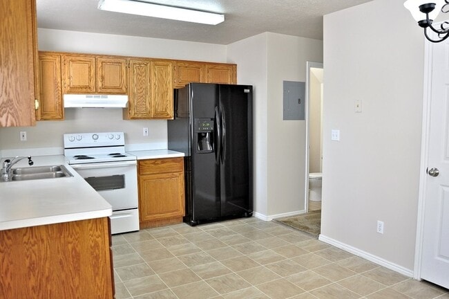 Building Photo - 926 E 1250 S