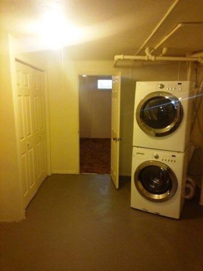 Foto del edificio - Clean, Spacious, and Rent Ready 2 bedroom ...