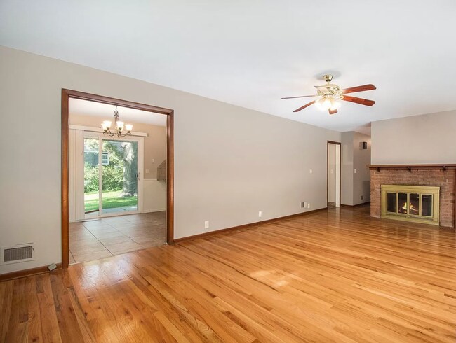 Building Photo - Close To Interstate & 4th Non-Conforming B...