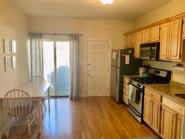Foto del edificio - 625 E 8th St