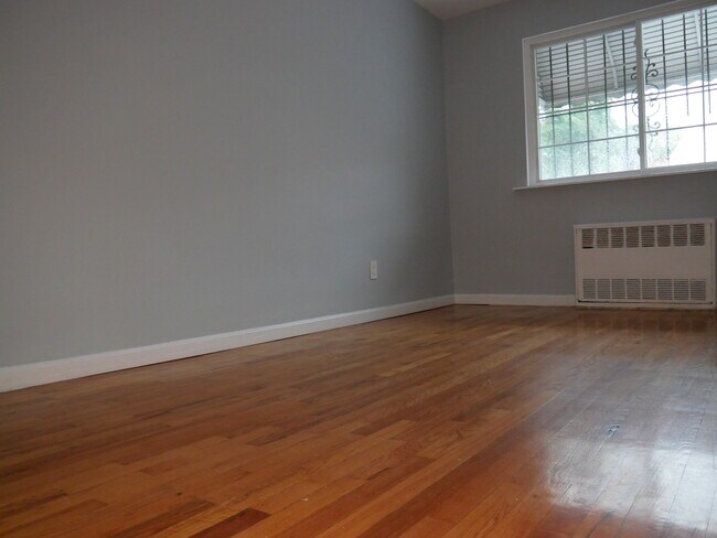 Master Bedroom - 3410 Bronxwood Ave