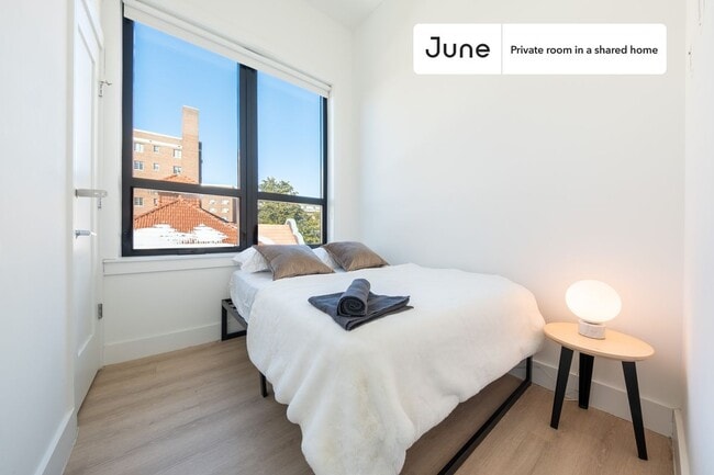 Building Photo - Room in Shared 4 bed/2 bath home