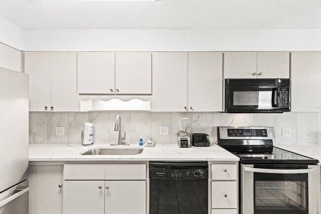 Foto del edificio - 8743 Thomas Dr