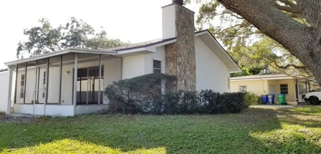 Building Photo - 10548 86th Ave