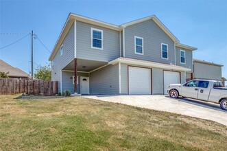 Building Photo - 3305 Francis Dr