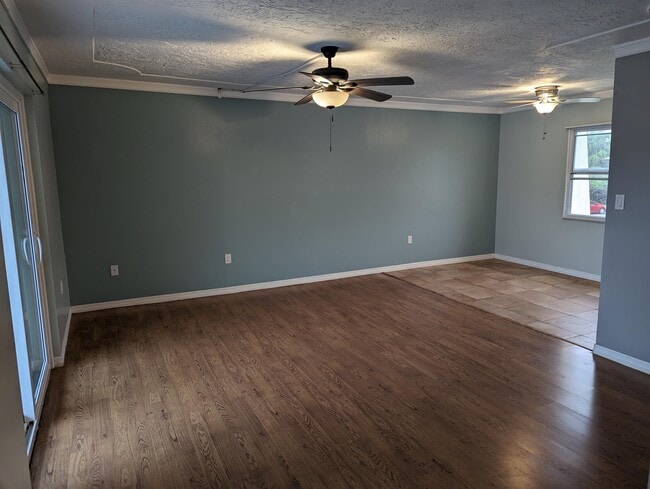 Foto del edificio - 3135 Shady Dell Ln