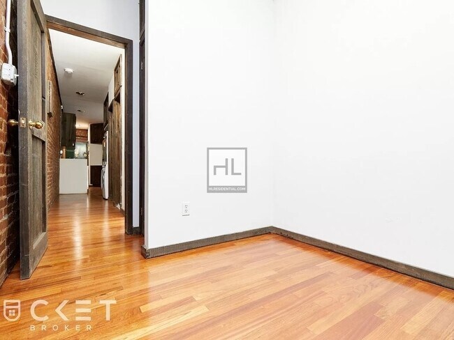 Foto del edificio - Great 2 bedroom Apartment on EAST 12 STREET