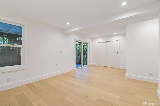Foto del edificio - 68 Dellbrook Ave