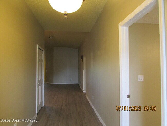 Building Photo - 700 Benton Dr