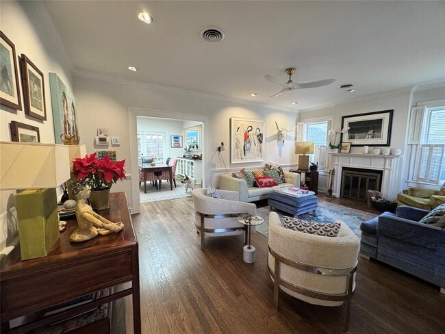 Building Photo - 807 Leonard St