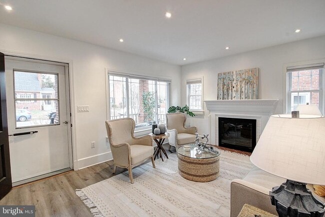 Foto del edificio - 102 Frederick Ave