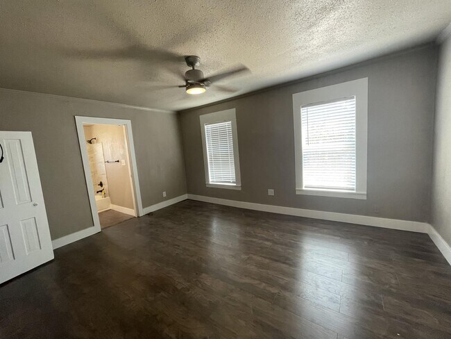 Building Photo - 203 W Purdom