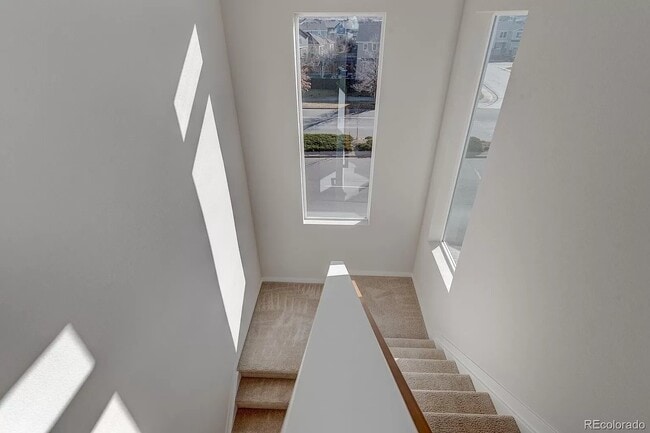 Escaleras - 15702 E Broncos Pl