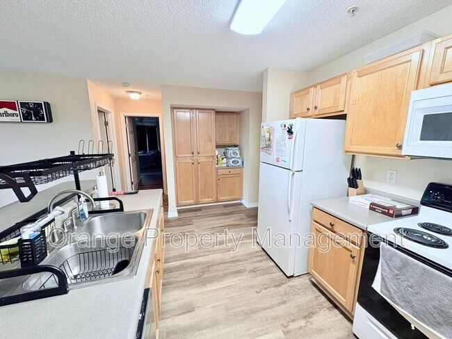 Foto del edificio - 1621 Harts Ridge Dr