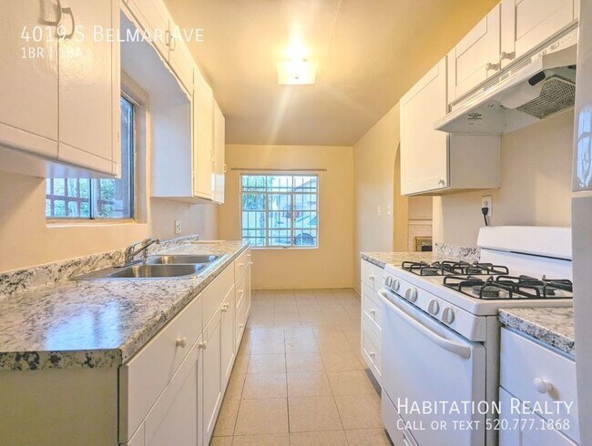 Building Photo - 1Bed/1Bath w/ Enclosed yard, near the Vete...