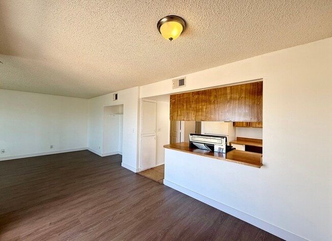 Building Photo - 6984 Appleton Dr